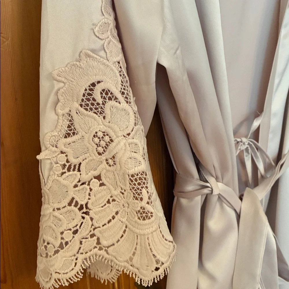 Le Rose Robe - Picture 4 of 8